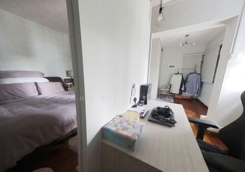 122 Lorong 2 Toa Payoh HDB Flat For Sale at S$ 988,000 | PropertyGuru Singapore - Bedroom