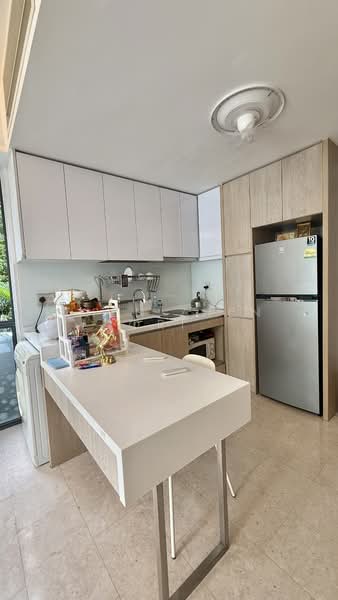 Watertown Condominium For Sale at S$ 998,000 | PropertyGuru Singapore - Kitchen