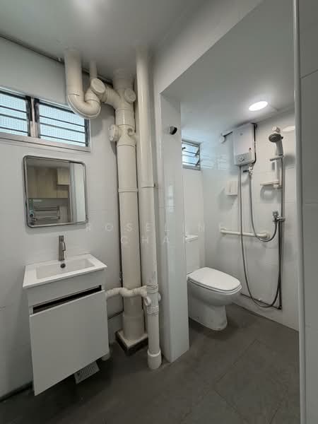 45 Marine Crescent HDB Flat For Sale at S$ 710,000 | PropertyGuru Singapore - Bathroom