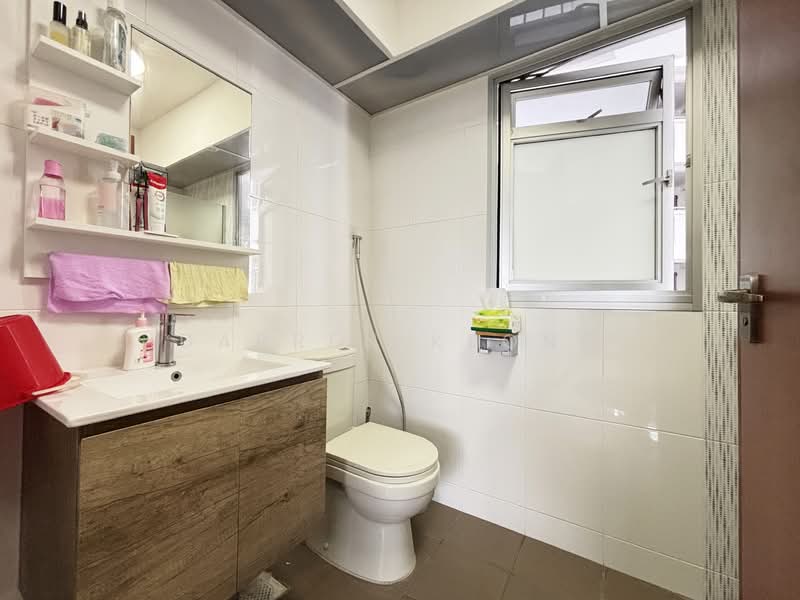 140B Corporation Drive HDB Flat For Sale at S$ 660,000 | PropertyGuru Singapore - Bathroom