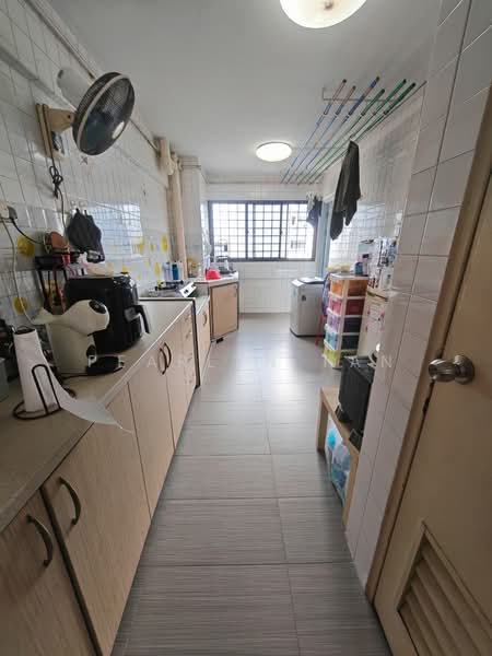 716 Yishun Street 71 HDB Flat For Sale at S$ 407,000 | PropertyGuru Singapore - Kitchen
