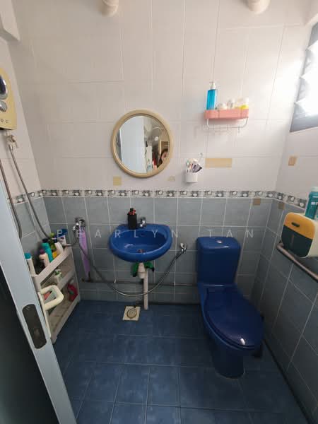 716 Yishun Street 71 HDB Flat For Sale at S$ 407,000 | PropertyGuru Singapore - Bathroom