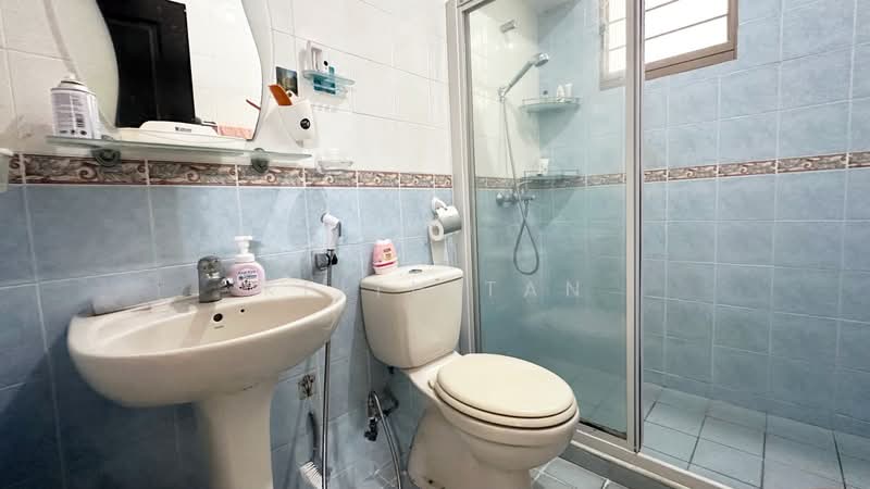 163A Punggol Central HDB Flat For Sale at S$ 618,000 | PropertyGuru Singapore - Bathroom
