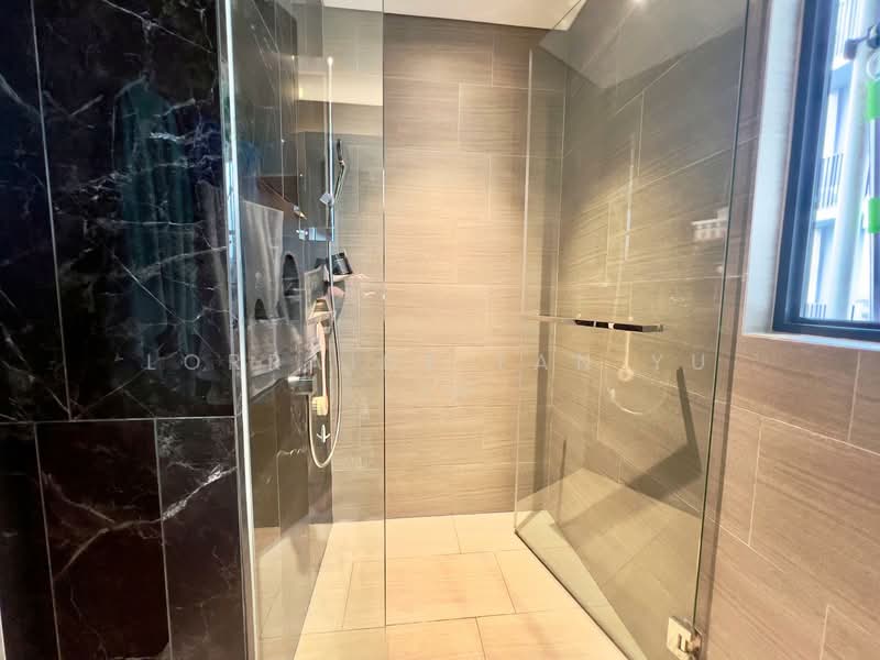 Parc Esta Condominium For Sale at S$ 2,750,000 | PropertyGuru Singapore - Bathroom