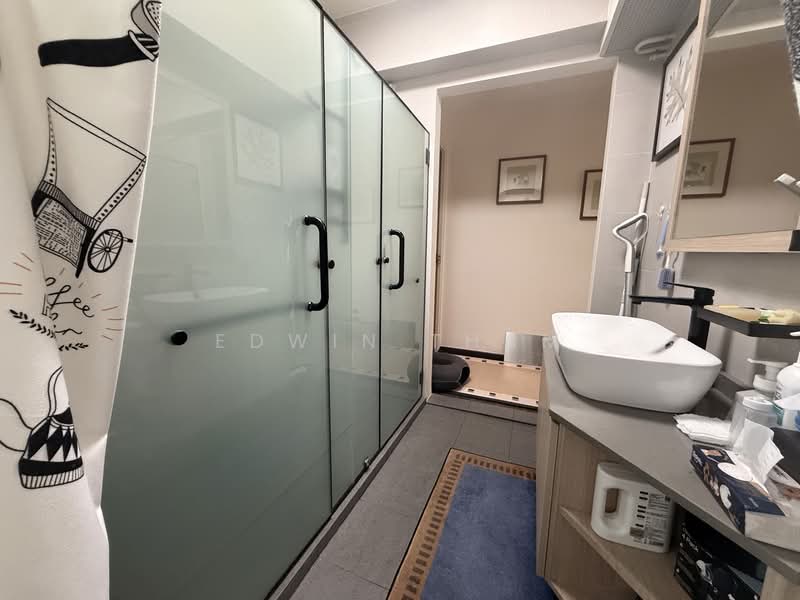 423 Clementi Avenue 1 HDB Flat For Sale at S$ 749,999 | PropertyGuru Singapore - Bathroom