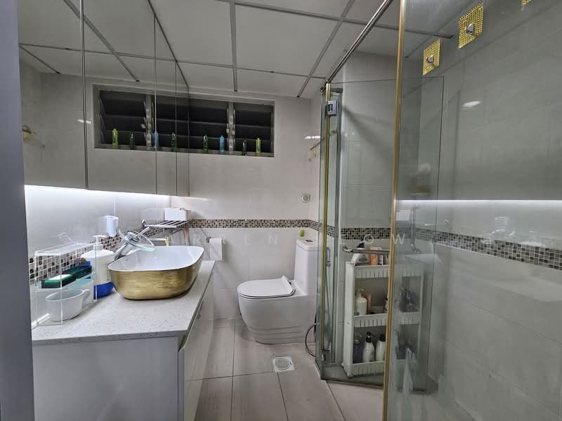 303B Punggol Central HDB Flat For Sale at S$ 798,000 | PropertyGuru Singapore - Bathroom