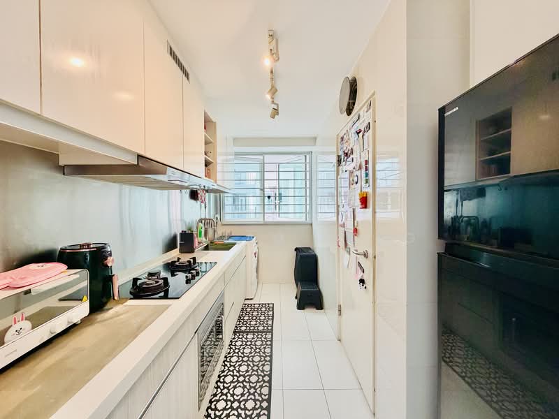 1 Canberra Executive Condominium For Sale at S$ 1,350,000 | PropertyGuru Singapore - Kitchen