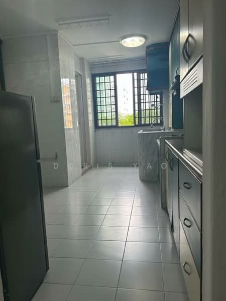 306 Yishun Central HDB Flat For Sale at S$ 670,000 | PropertyGuru Singapore - Kitchen