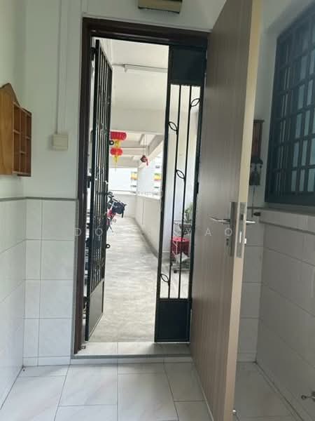 306 Yishun Central HDB Flat For Sale at S$ 670,000 | PropertyGuru Singapore - Entrance