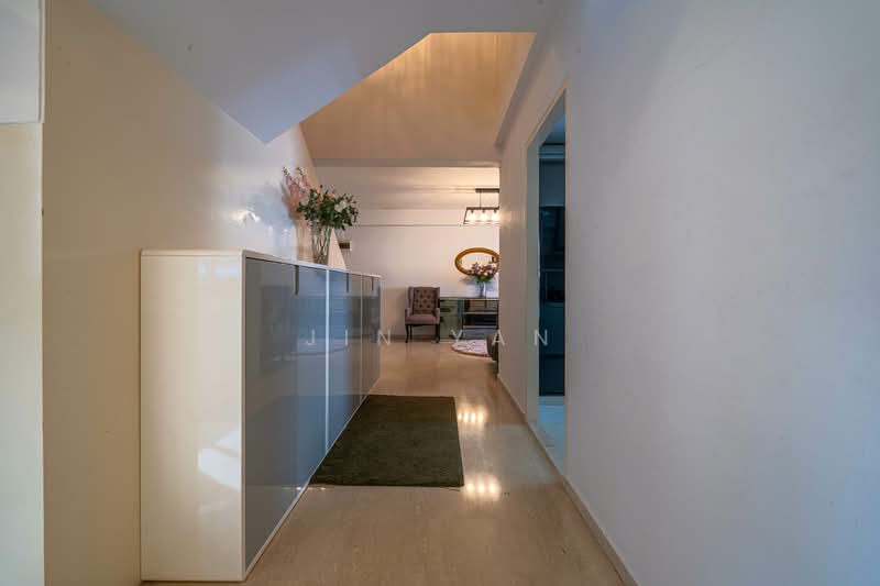 446 Hougang Avenue 8 HDB Flat For Sale at S$ 980,000 | PropertyGuru Singapore - Corridor