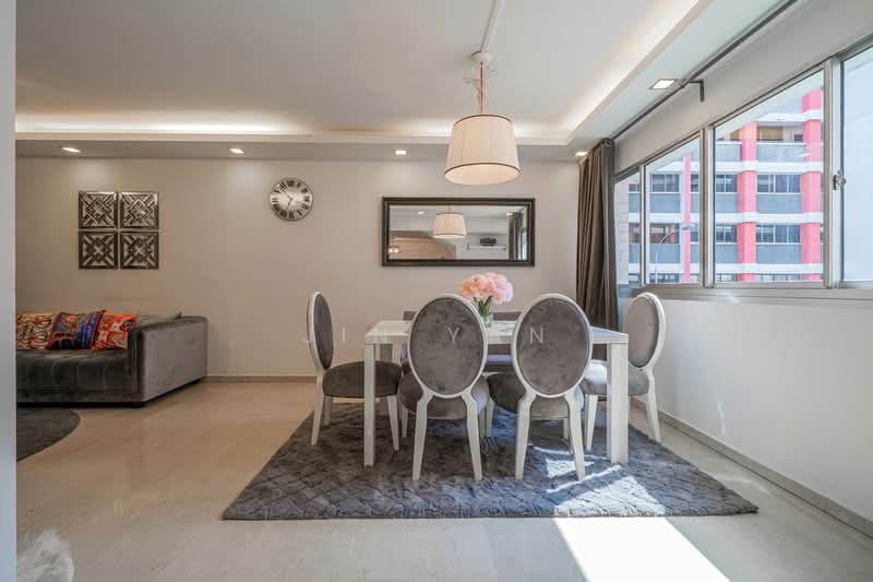 446 Hougang Avenue 8 HDB Flat For Sale at S$ 980,000 | PropertyGuru Singapore - Living Room