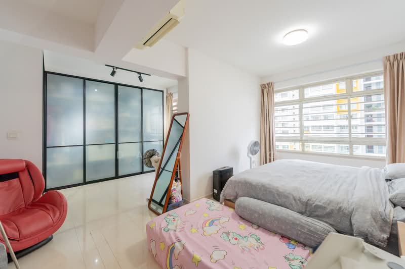 Kim Tian Road HDB Flat For Sale at S$ 1,120,000 | PropertyGuru Singapore - Bedroom