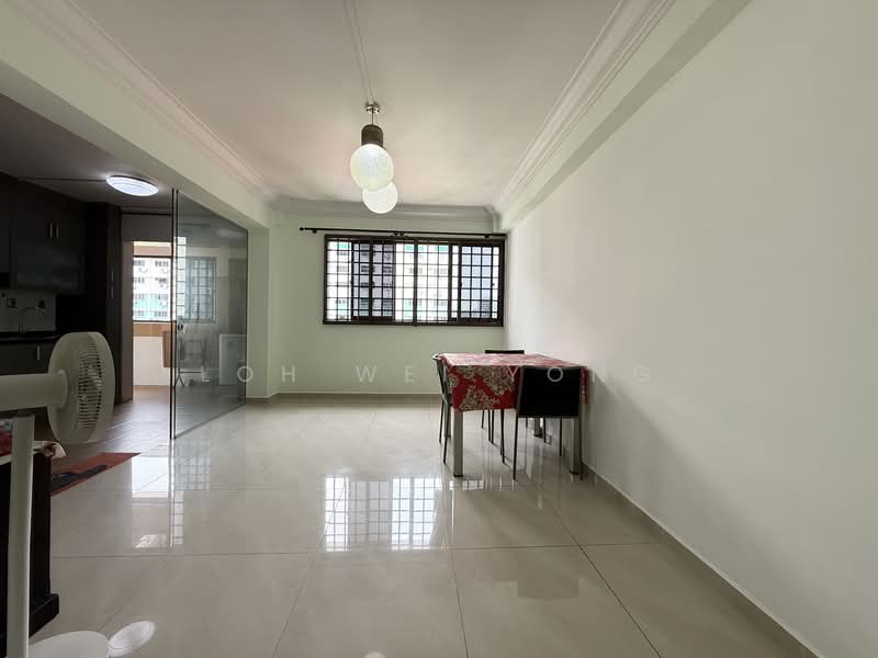 139 Bedok North Avenue 3 HDB Flat For Sale at S$ 688,888 | PropertyGuru Singapore - Separate Dining Area