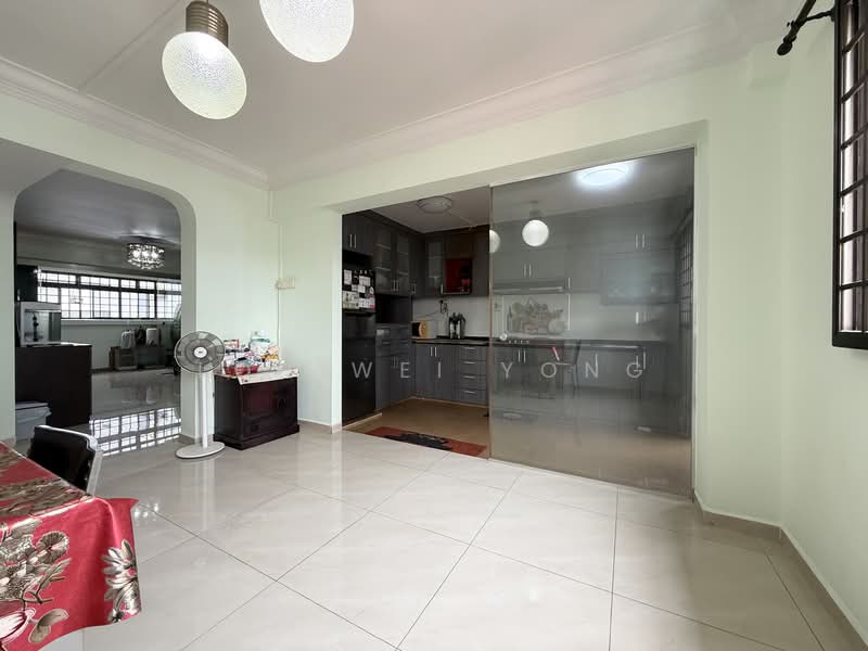 139 Bedok North Avenue 3 HDB Flat For Sale at S$ 688,888 | PropertyGuru Singapore - Semi open concept Kitchen