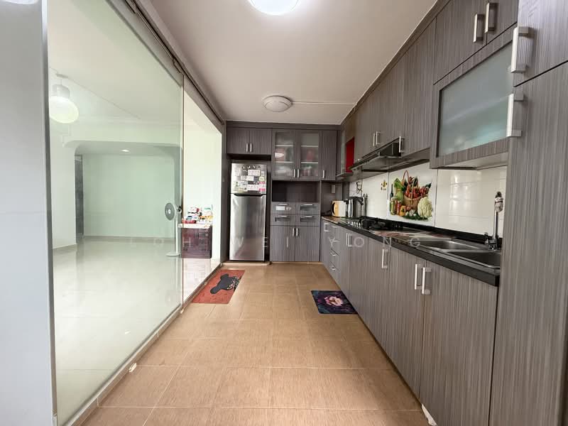 139 Bedok North Avenue 3 HDB Flat For Sale at S$ 688,888 | PropertyGuru Singapore - Kitchen