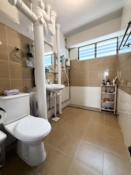 139 Bedok North Avenue 3 HDB Flat For Sale at S$ 688,888 | PropertyGuru Singapore - Master Bathroom