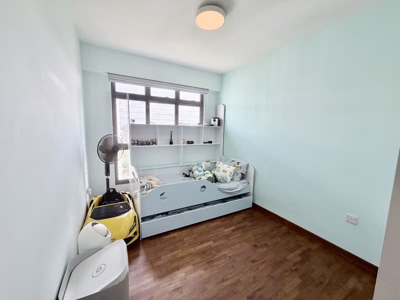348D Yishun Avenue 11 HDB Flat For Sale at S$ 948,000 | PropertyGuru Singapore - Bedroom