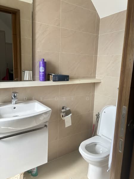 Miltonia Residences, 538 Miltonia Close, 3 Bedrooms, 1,518 sqft, Condominium For Rent, by Dee Dee Gan, 500066997 - Bathroom - PropertyGuru.com.sg