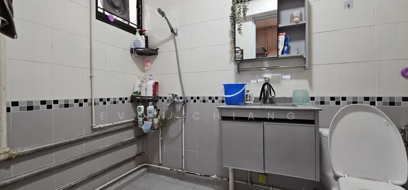 926 Tampines Street 91 HDB Flat For Sale at S$ 749,999 | PropertyGuru Singapore - Bathroom