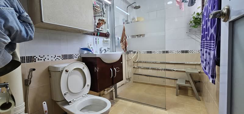 926 Tampines Street 91 HDB Flat For Sale at S$ 749,999 | PropertyGuru Singapore - Bathroom