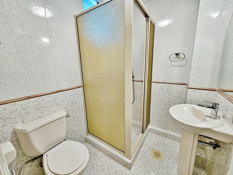 Chancery Grove, 25B Chancery Lane, 4 Bedrooms, 2,013 sqft, Cluster House For Rent, by Lawrence Hong, 500067039 - Bathroom - PropertyGuru.com.sg