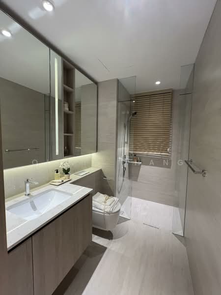 Bloomsbury Residences Apartment For Sale at S$ 2,800,000 | PropertyGuru Singapore - Bathroom