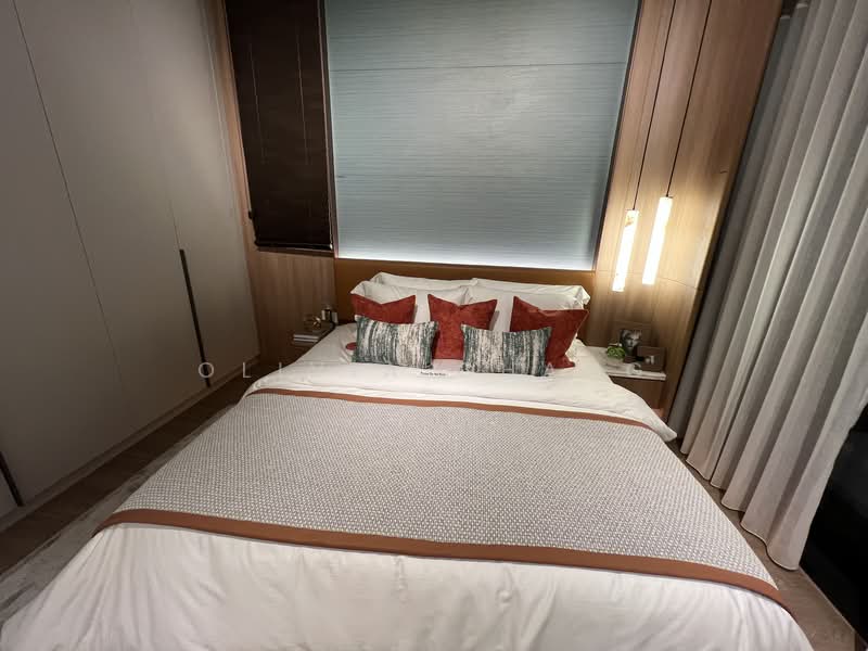 Bloomsbury Residences Apartment For Sale at S$ 2,800,000 | PropertyGuru Singapore - Bedroom