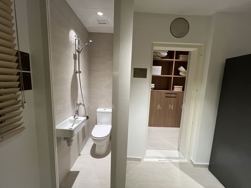 Bloomsbury Residences Apartment For Sale at S$ 2,800,000 | PropertyGuru Singapore - Bathroom