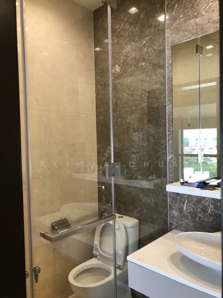 The Hillier Condominium For Sale at S$ 1,500,000 | PropertyGuru Singapore - Bathroom