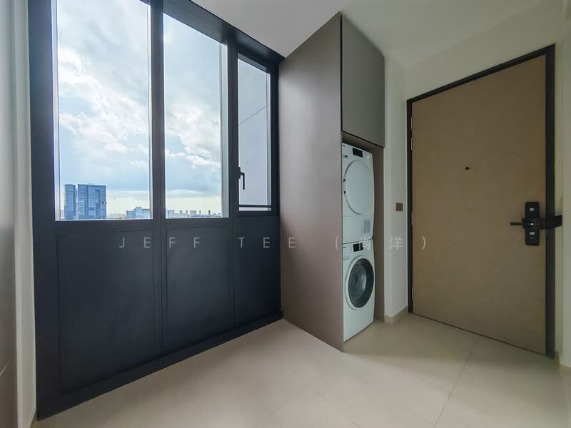 Perfect Ten Condominium For Sale at S$ 4,500,000 | PropertyGuru Singapore - Bright and airy Utility Room