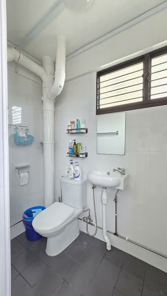 149 Bedok Reservoir Road HDB Flat For Sale at S$ 618,000 | PropertyGuru Singapore - Bathroom