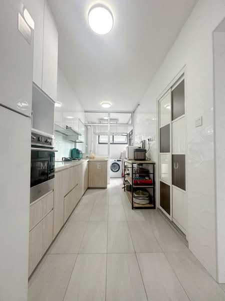 200A Sengkang East Road HDB Flat For Sale at S$ 718,000 | PropertyGuru Singapore - Kitchen