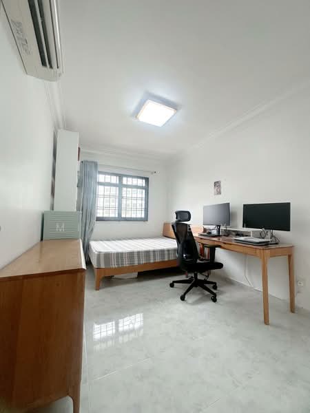200A Sengkang East Road HDB Flat For Sale at S$ 718,000 | PropertyGuru Singapore - Bedroom