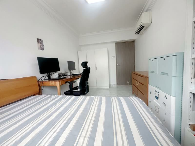 200A Sengkang East Road HDB Flat For Sale at S$ 718,000 | PropertyGuru Singapore - Bedroom