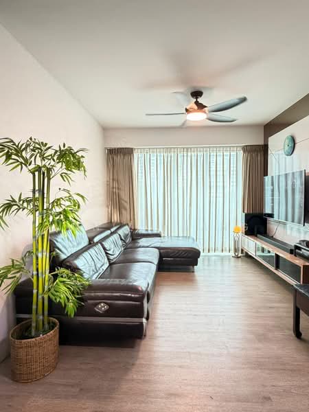 296C Bukit Batok Street 22 HDB Flat For Sale at S$ 975,000 | PropertyGuru Singapore - Living Room