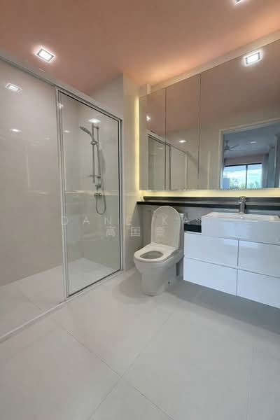 The Interlace Condominium For Sale at S$ 4,000,000 | PropertyGuru Singapore - Bathroom