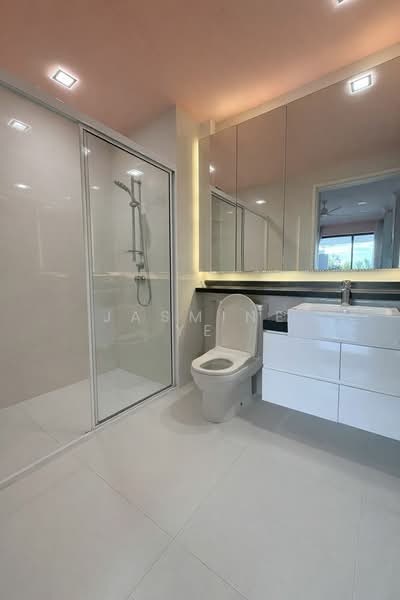 The Interlace Condominium For Sale at S$ 4,000,000 | PropertyGuru Singapore - Bathroom