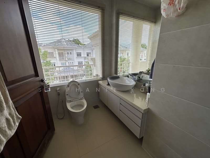 Greenwood Avenue Terraced House For Sale at S$ 6,600,000 | PropertyGuru Singapore - Bathroom