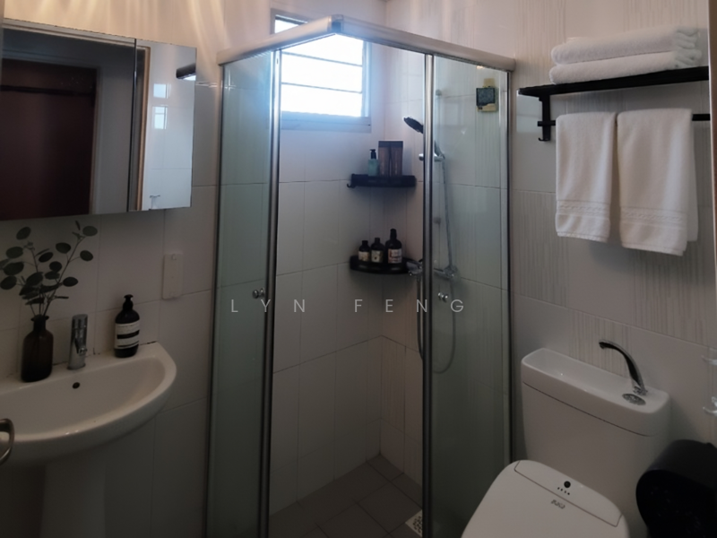 82A Circuit Road HDB Flat For Sale at S$ 870,000 | PropertyGuru Singapore - Bathroom