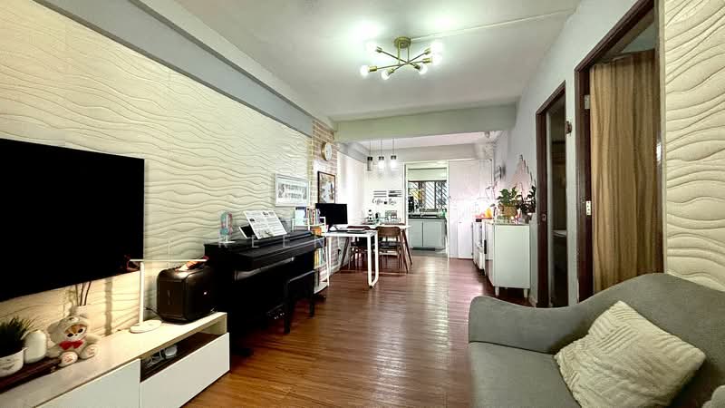 538 Ang Mo Kio Avenue 5 HDB Flat For Sale at S$ 438,888 | PropertyGuru Singapore - Living Room