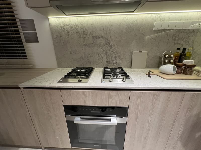 Bloomsbury Residences Condominium For Sale at S$ 3,600,000 | PropertyGuru Singapore - Kitchen