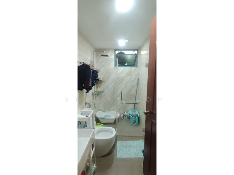 Stratford Court Condominium For Sale at S$ 1,800,000 | PropertyGuru Singapore - Bathroom