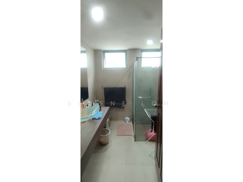 Stratford Court Condominium For Sale at S$ 1,800,000 | PropertyGuru Singapore - Bathroom