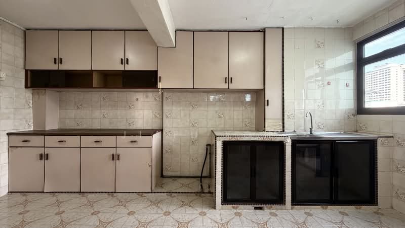 5 Telok Blangah Crescent HDB Flat For Sale at S$ 435,000 | PropertyGuru Singapore - Kitchen