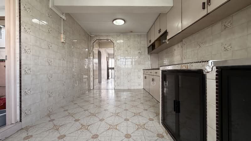 5 Telok Blangah Crescent HDB Flat For Sale at S$ 435,000 | PropertyGuru Singapore - Kitchen