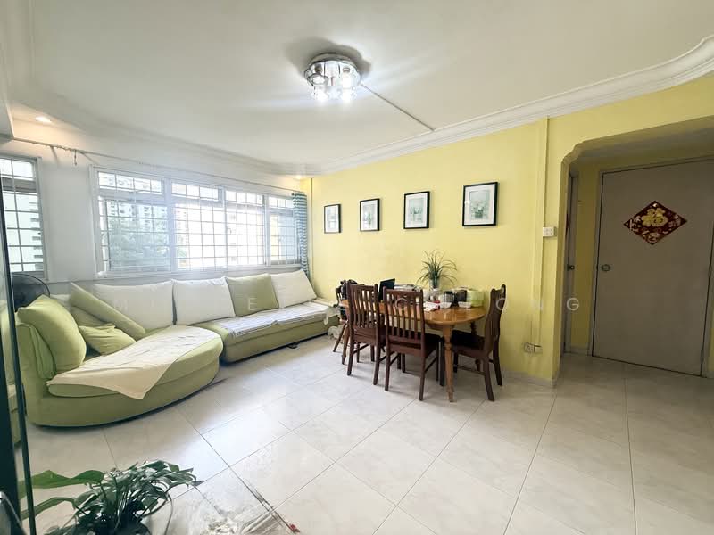 643 Jurong West Street 61 HDB Flat For Sale at S$ 525,000 | PropertyGuru Singapore - Living Room
