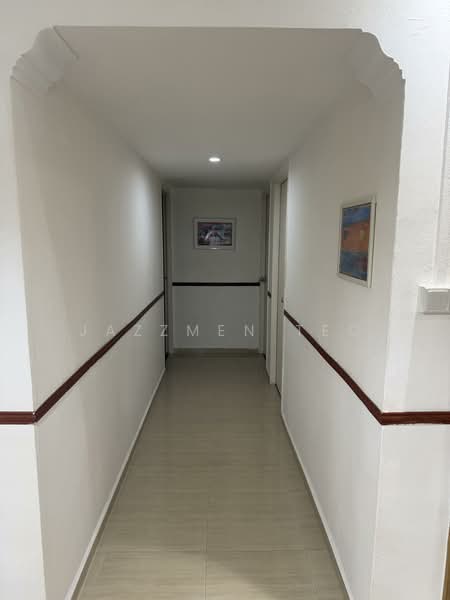 877 Woodlands Avenue 9 HDB Flat For Sale at S$ 750,000 | PropertyGuru Singapore - Corridor