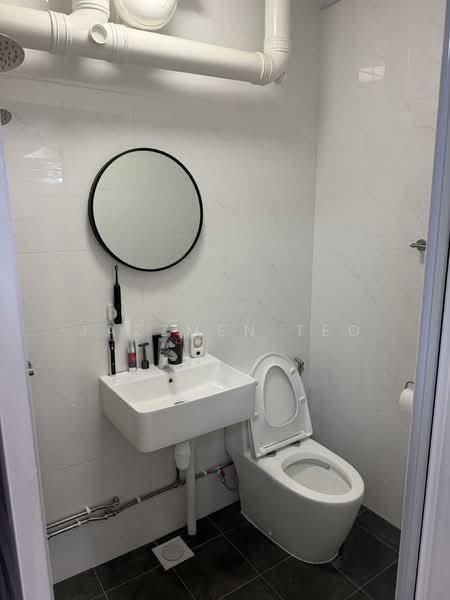877 Woodlands Avenue 9 HDB Flat For Sale at S$ 750,000 | PropertyGuru Singapore - Bathroom