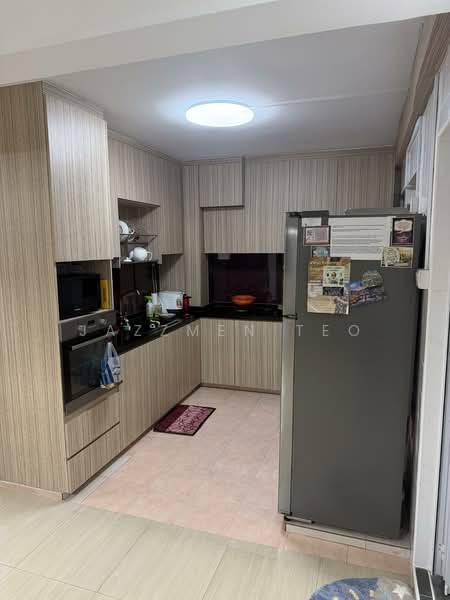 877 Woodlands Avenue 9 HDB Flat For Sale at S$ 750,000 | PropertyGuru Singapore - Kitchen