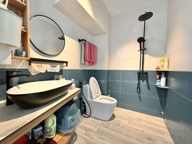 121 Pasir Ris Street 11 HDB Flat For Sale at S$ 850,000 | PropertyGuru Singapore - Bathroom